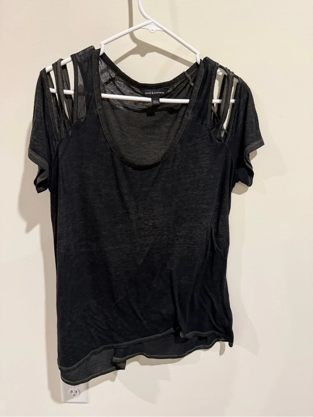 Rock & Republic Black Short Sleeve Cutout Shoulder Tee - Picture 7 of 7